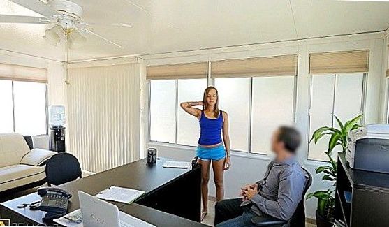 Бекки Бандини трахнулась в фанерном фургоне, порно видео