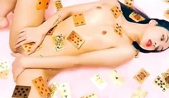Леди Ганг и Ребекка Блэк поработали жопами, порно видео