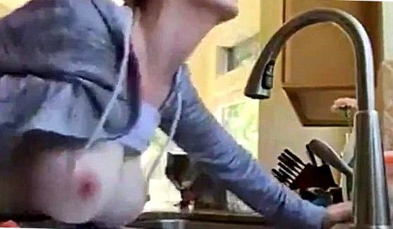 Пока папик весь в делах, молодая брюнетка уже подыскала себе здорового негра, чтобы подставить ему все свои дыры, порно видео